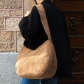 Elodie Moon Bag Caramel Brown, torba w stylizacji mamy